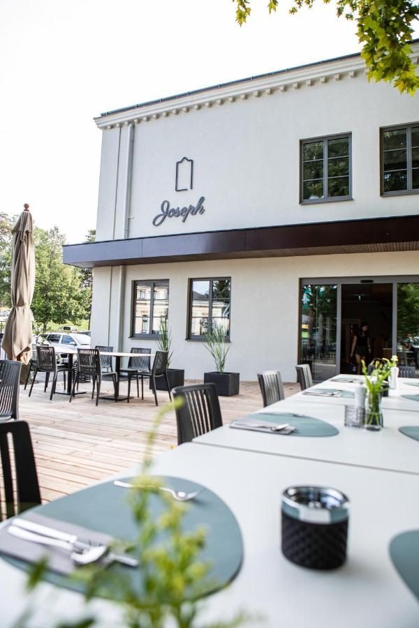 Hotel Restaurant Joseph Bruckneudorf Exteriör bild